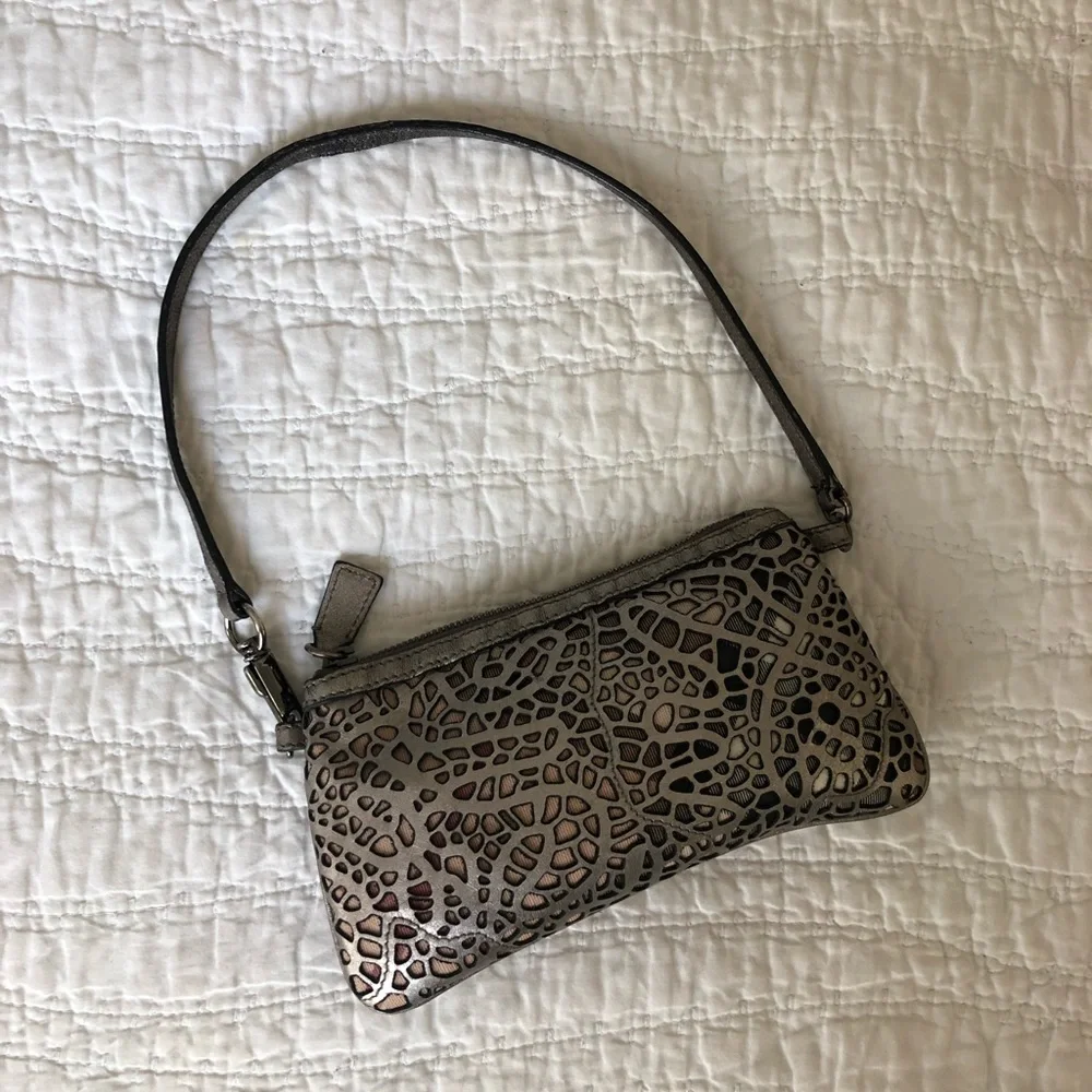 Genuine Burberry Leather Wristlet - Picture 2 of 11